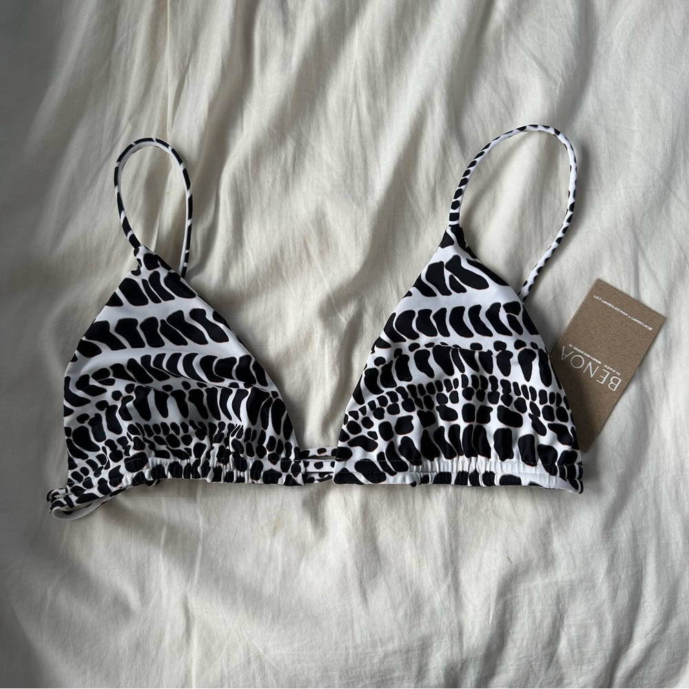 bnwt benoa hebrew cone siena top